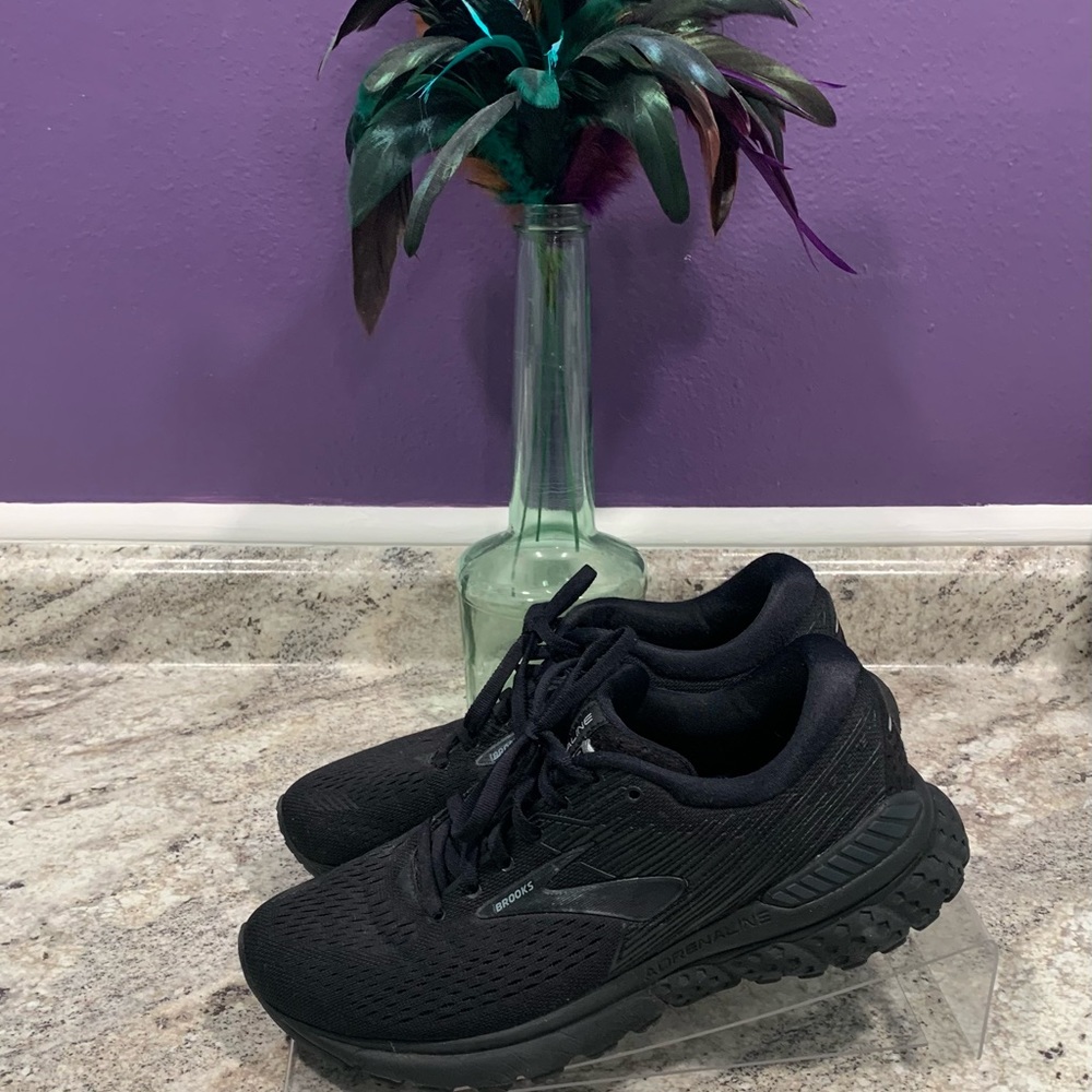Brooks Adrenaline 19 Women’s Black Running Shoes 7.5 Wide